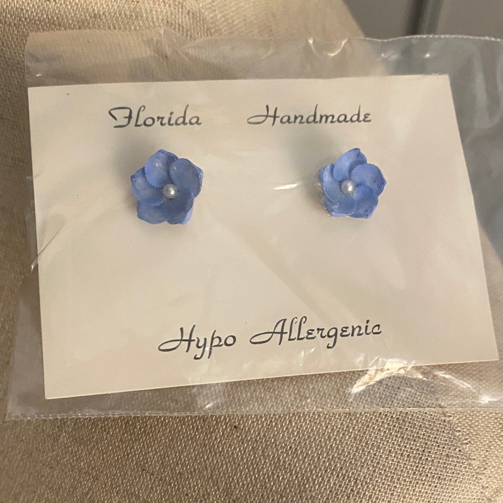 Baby Blue💙🤍🩵“I Love You”💙🤍🩵 Stud Floral Earrings